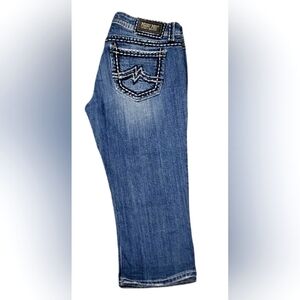 Miss Me Sunny Capri medium wash mid-rise, size 31